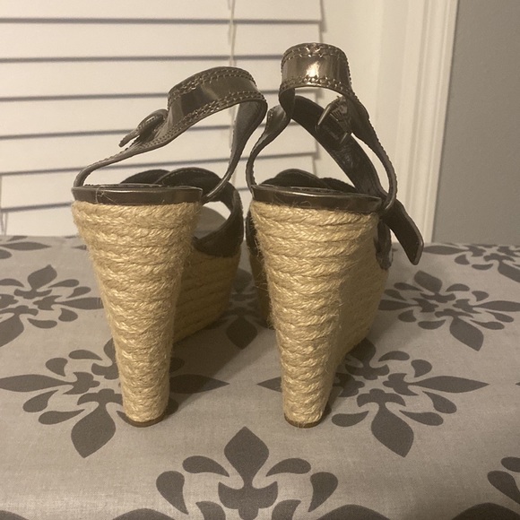 Vera Wang wedge sandals - Picture 3 of 8